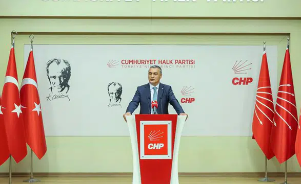 CHP’de 26 ilin başkanları görevinden uzaklaştırıldı
