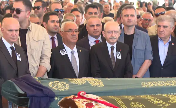 Eski CHP Genel Başkanı Deniz Baykal'ın eşi, son yolculuğuna uğurlandı