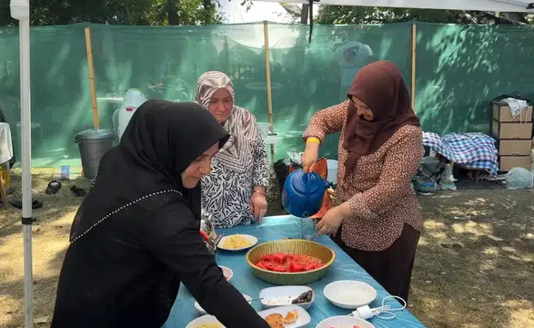 Pehlivan anneleri evlatlarını er meydanında da yalnız bırakmıyor