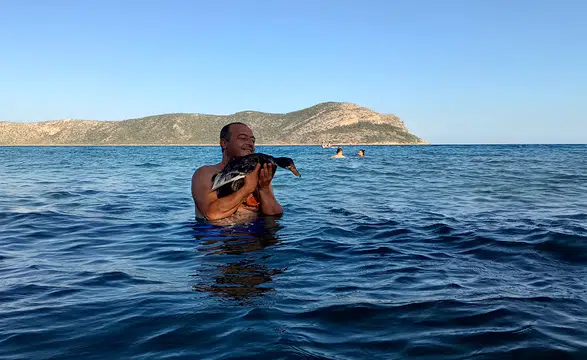 Moli, Akdeniz’in göz alıcı sularında unutulmaz bir tatil geçiriyor