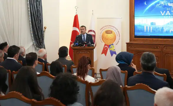 Dijital vatan akademisi, Bakan Tekin'in ilk dersiyle başladı
