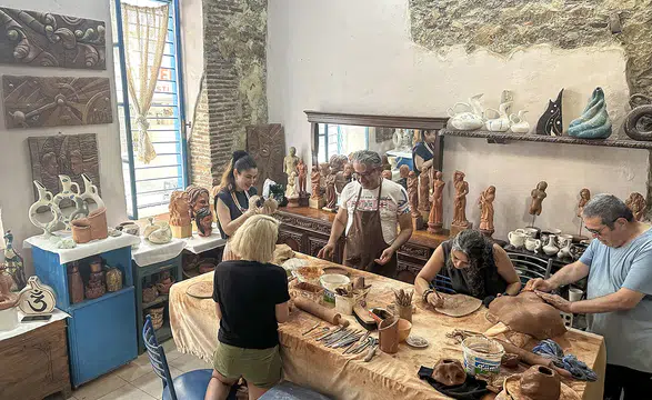 Görme yetisini kaybeden heykeltıraş, kurslarla hayata bağlı kalıyor