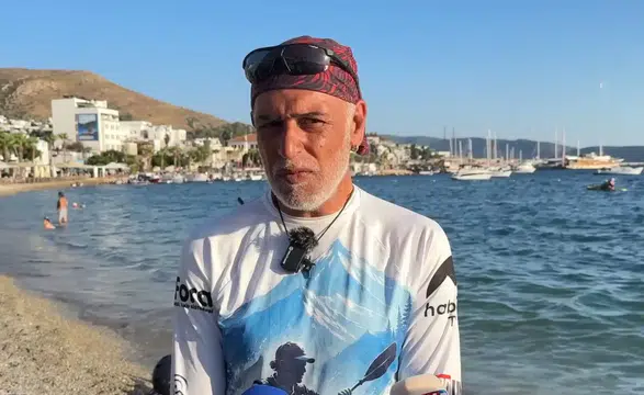 Türkiye'nin kıyılarını kanoyla kürek çekerek geziyor