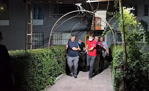 Kötü koku yayılan evde bir kişi ölü bulundu