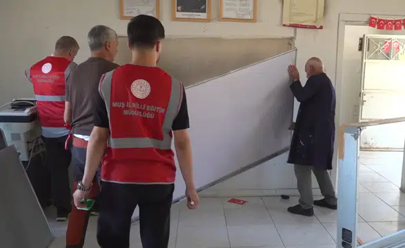 Mobil onarım ekibi yaz tatilinde 72 okulun bakım ve onarım işlerini yaptı