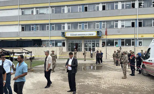 Yeğeni tarafından öldürülen öğretmenin cenazesi defnedildi