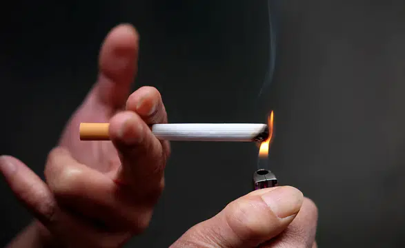 Sigarayı balkonda içmek de çocuğu korumuyor