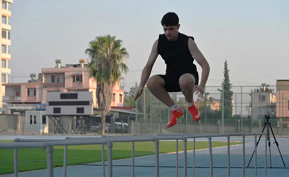 Atletizme başlayan otizmli Özgür, 3 yılda 7 kez birincilik sevinci yaşadı