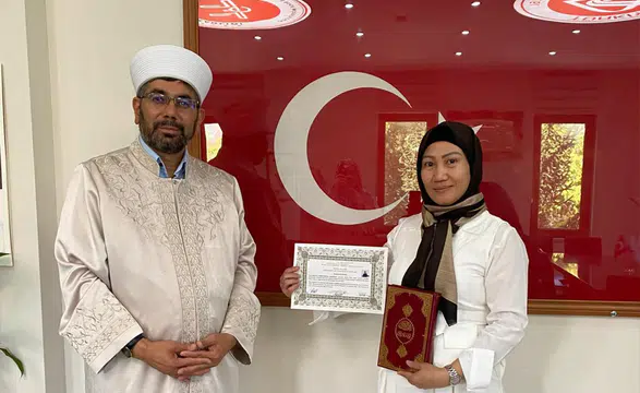 Kayseri'de iş arkadaşlarından etkilenen Rowena Antone, Müslüman oldu