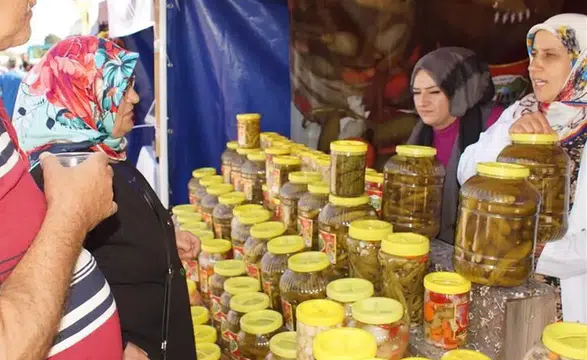 Çubuklu turşucuların bir yıllık emeği festivalde karşılık buldu