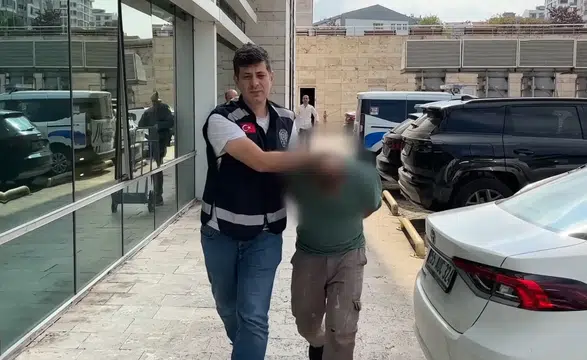 Havaya ateş edip silahı başına dayayan şüpheli teslim oldu
