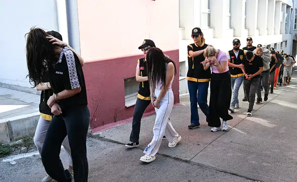 Adana merkezli fuhuş operasyonunda 17 zanlı tutuklandı