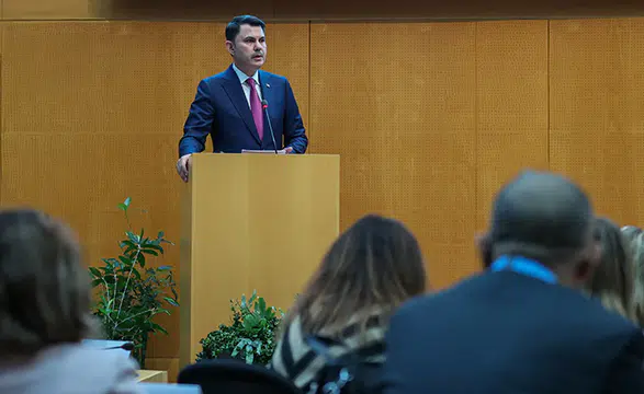 Bakan Kurum, ‘Hep birlikte dünyanın yükselen ateşini düşürmeliyiz’