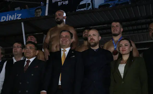674. Tarihi Elmalı Yağlı Güreşleri'nde başpehlivanlığı Okulu kazandı