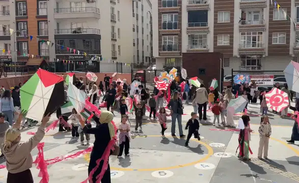 Ankara'da uçurtmalar Gazzeli çocuklar için gökyüzüne bırakıldı