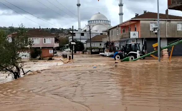 Sakarya'ya tek günde toplam eylül yağışının 3 katı düştü