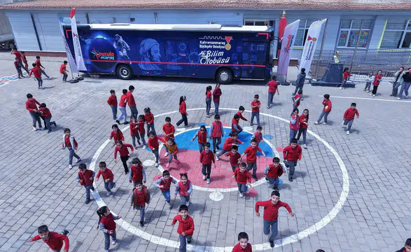 Pusula Maraş’ın bilim otobüsü yeni eğitim döneminde de yollarda