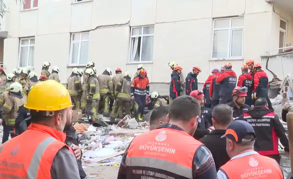 Maltepe’de 7 katlı bina kısmen çöktü! Arama çalışmaları devam ediyor