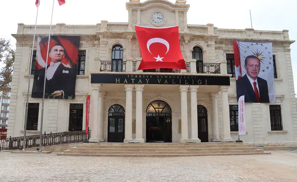 Depremde zarar gören Hatay'ın tarihi valilik binası yeniden hizmete alındı