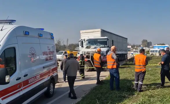 Tokat'ta tır ile traktörün çarpışması sonucu 2 kişi öldü
