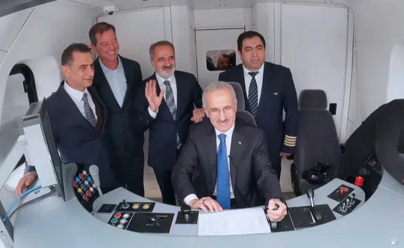 Bakan Uraloğlu, milli hızlı trenle Ankara-Kırıkkale hattında test sürüşü yaptı
