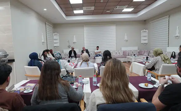 Uluslararası yazarlar tecrübelerini Kahramanmaraşlı gençlerle paylaştı