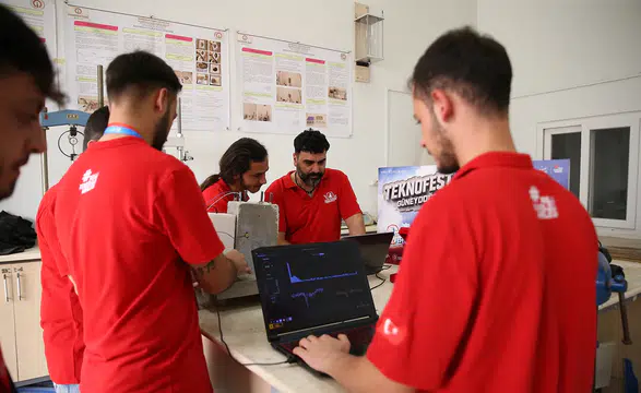 Depremzede öğrenciler kolonların sağlamlığını ölçebilen cihaz geliştirdi