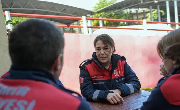 İzmir depreminde evladını kaybeden anne hayat kurtarmak bakın ne yaptı