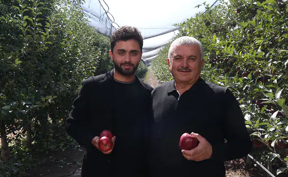 25 yaşındaki genç, babasının elma bahçesini 3 yılda 730 dönüm büyüttü