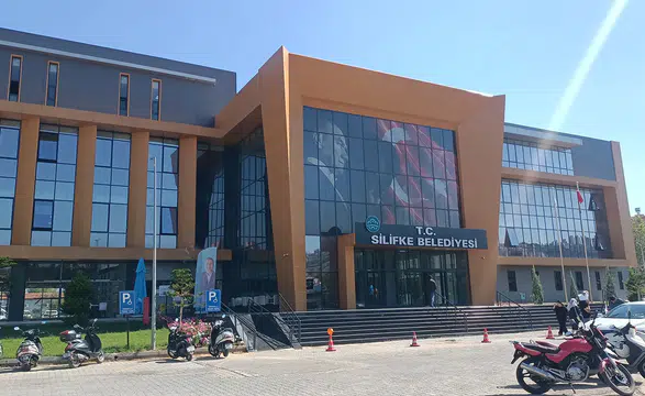 Silifke Belediyesine yönelik operasyonda 7 şüpheli gözaltına alındı
