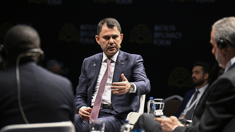 Bakan Kurum, ‘Temiz enerjiye ulaşmak zorundayız’