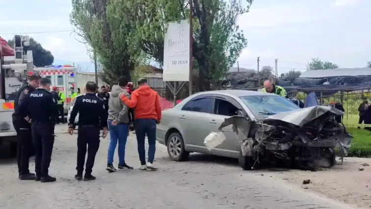 İzmir'de zincirleme trafik kazasında 1 kişi öldü, 3 kişi yaralandı