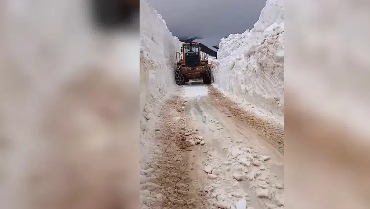 Mayıs ayının son günlerinde 3 metrelik kar