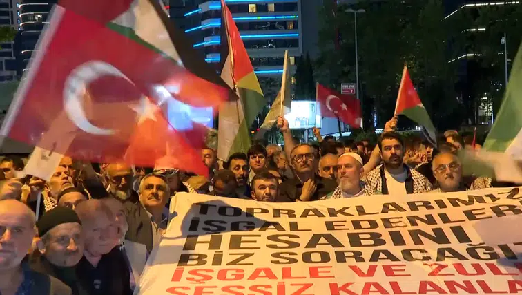 Sumud Filosu'na saldırı İsrail'in İstanbul Başkonsolosluğu önünde protesto edildi
