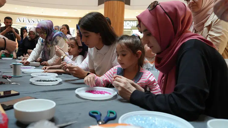 Kahramanmaraş’ta Çanta Charm Yapım Atölyesinde sevgi şekil aldı