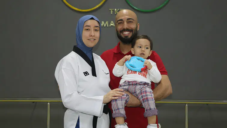 Milli tekvandocu anne, bebeğiyle müsabakalara hazırlanıyor