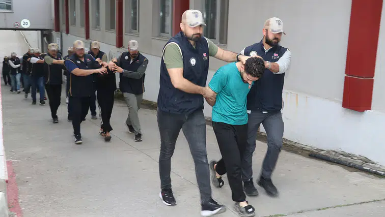 Terör örgütü DEAŞ operasyonunda 16 zanlı yakalandı
