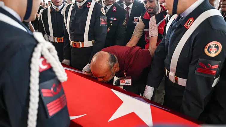 Trafik kazasında şehit olan uzman çavuşun cenazesi defnedildi