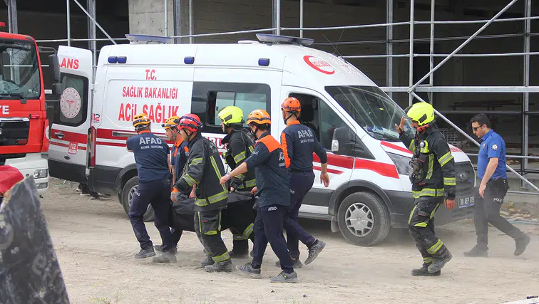 Kayseri'de devrilen bahçe duvarının altında kalan işçi yaşamını yitirdi