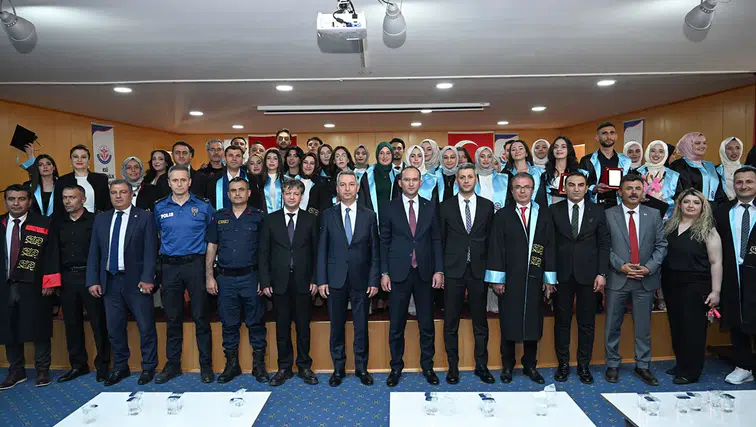 KSÜ Afşin Sağlık Yüksekokulunda mezuniyet coşkusu yaşandı