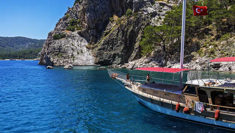 Antalya'nın mavi yolculuk rotası tatilcileri ağırlıyor