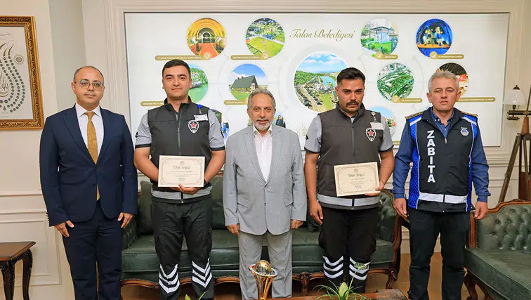 Buldukları 700 bin liralık altın ve dövizi sahibine teslim ettiler