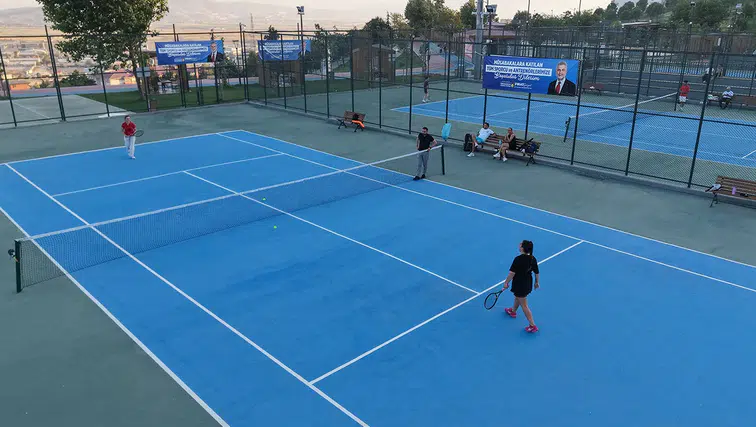 Kahramanmaraş’ta ödüllü turnuvada 180 sporcu şampiyonluk için ter döküyor