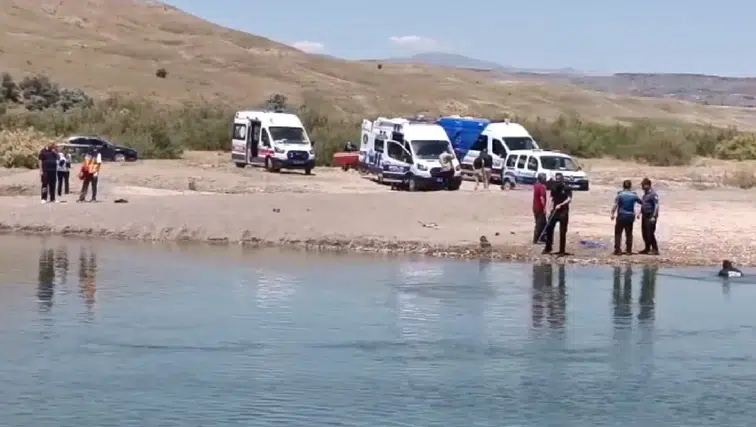 Kızılırmak'ta akıntıya kapılan 3 kişiden 1'i boğuldu, diğeri kayboldu