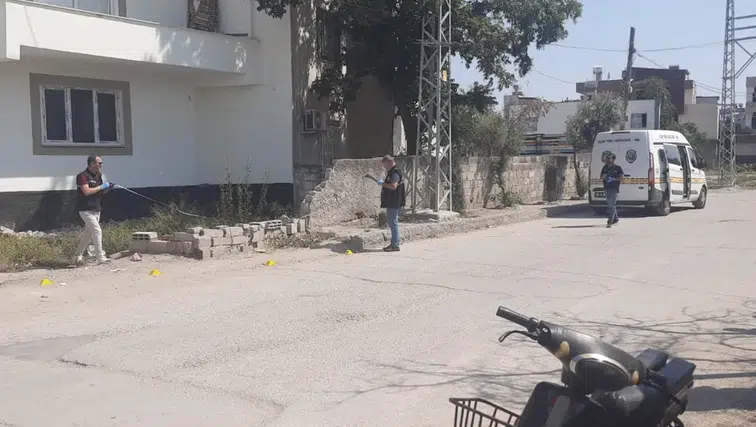 Adana'da 1 kişi boşanma aşamasındaki eşi ve baldızını silahla yaraladı