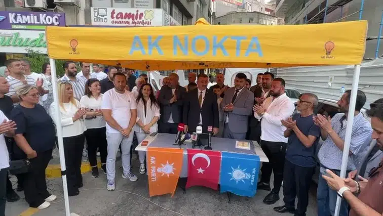 İzmir'de CHP ve diğer partilerden 500 kişi AK Parti'ye katıldı