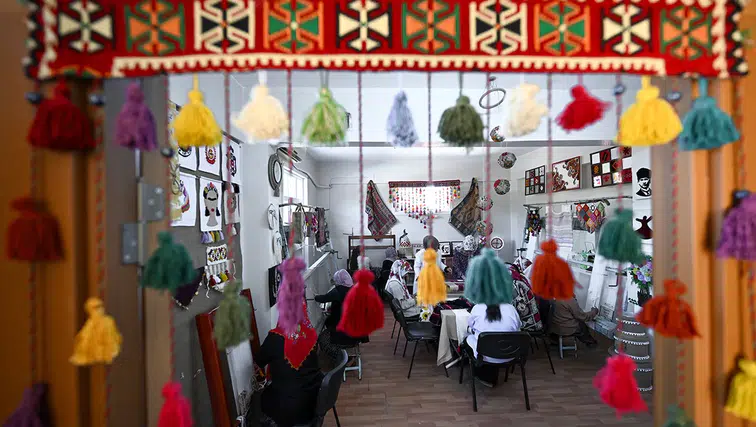Kadınlar geleneksel el dokumacılığını geleceğe taşıyor