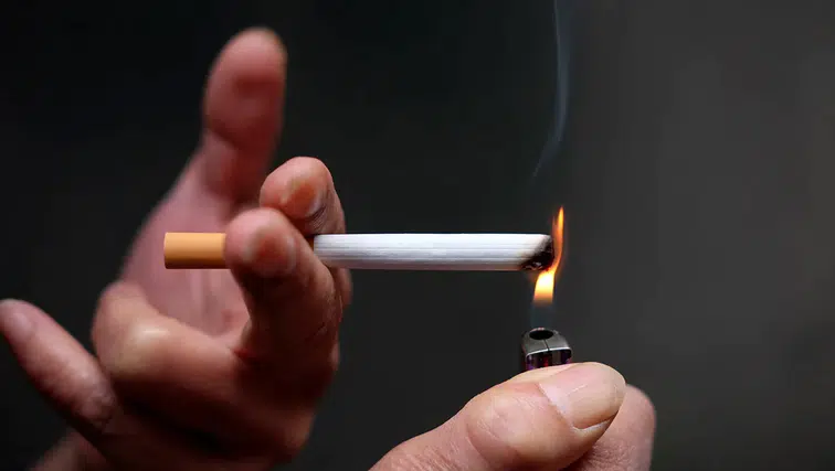 Sigarayı balkonda içmek de çocuğu korumuyor