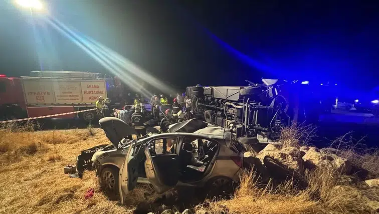 Gaziantep'te meydana gelen feci kazada 7 kişi öldü, 13 kişi yaralandı