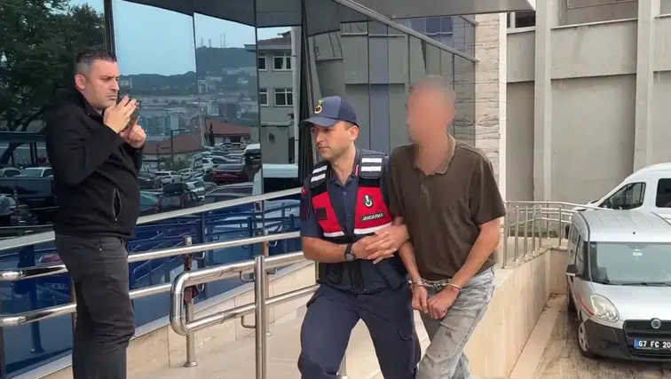 17 yaşındaki kızlarını darbedip zincirle bağladılar